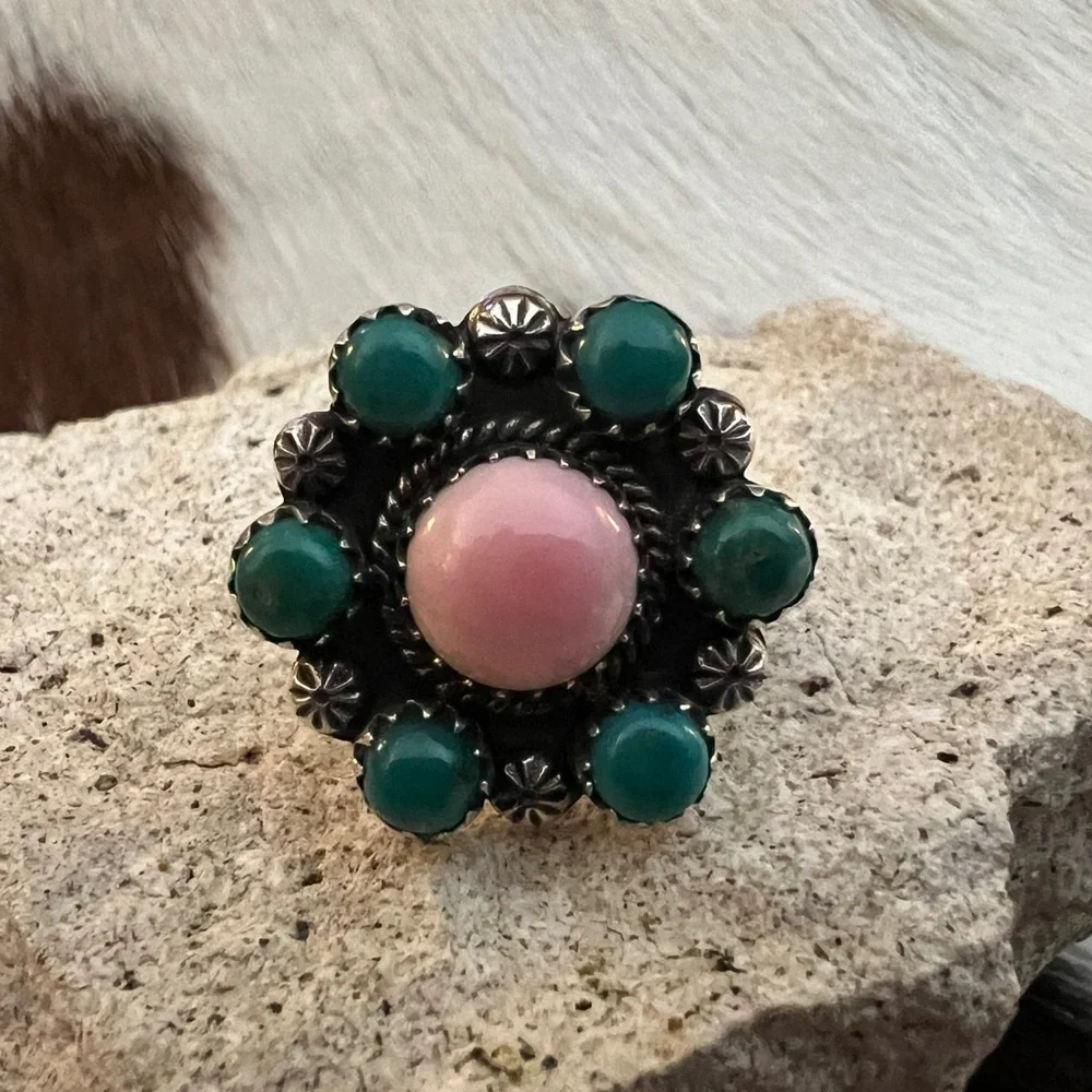❤️ Queen Pink Conch & Kingman Turquoise 925 Navajo Style Cluster Ring Size 6.75